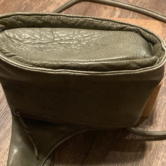 Rock paper Scissors Green Leather crossbody bag - Picture 5 of 8